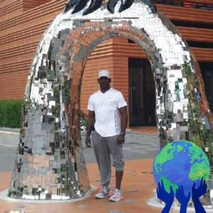 Meet your Posher, Lewis